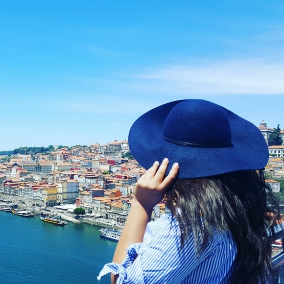 Meet your Posher, Annie - Picture 1 of 1